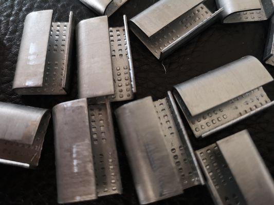Сцепление Полиэстер ПЭТ ремешки Металлические уплотнители Нормальная или электропластированная поверхность 2000 шт. / корпус