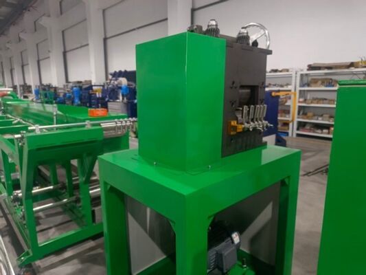 Точная синхронизация с тянущим устройством, обеспечивающая точное тиснение. Предпочтительный интегрированный блок линии тиснения.