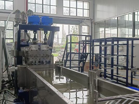 Беспрерывная смена рулонов с помощью ленточного перематывающего устройства – линия ПП-стреппинга для непрерывной работы